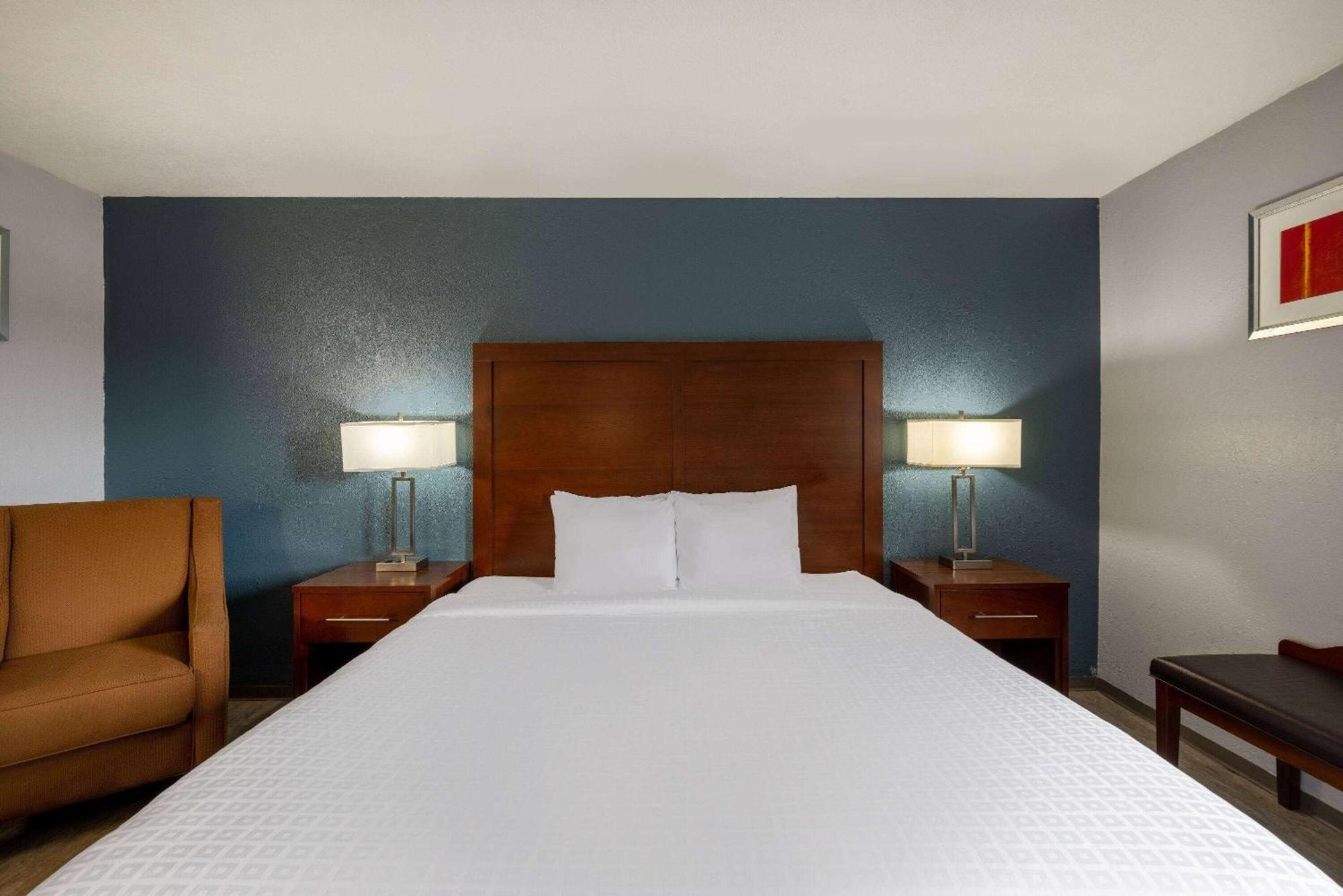 Travelodge By Wyndham Brooklyn Center Esterno foto