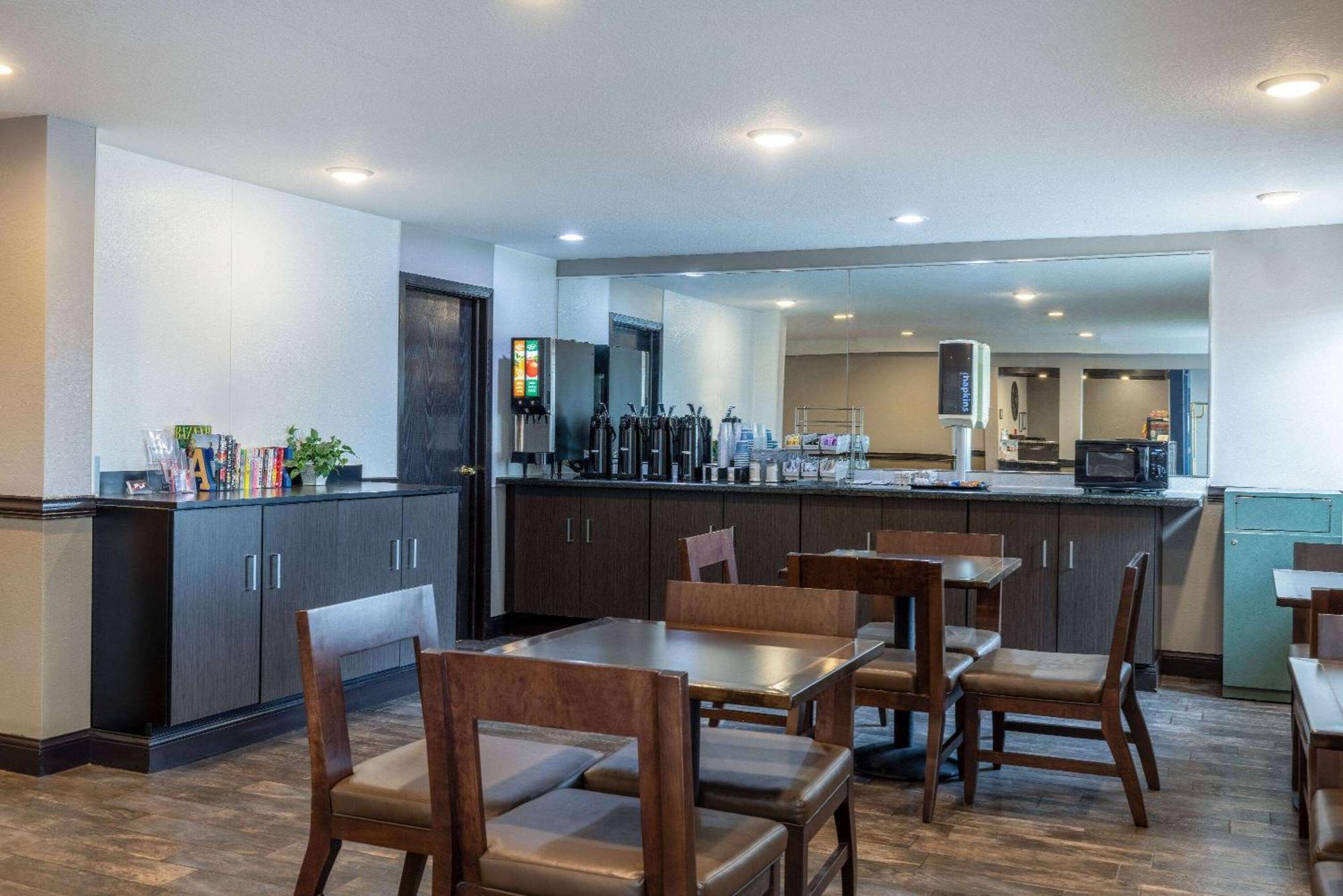 Travelodge By Wyndham Brooklyn Center Esterno foto